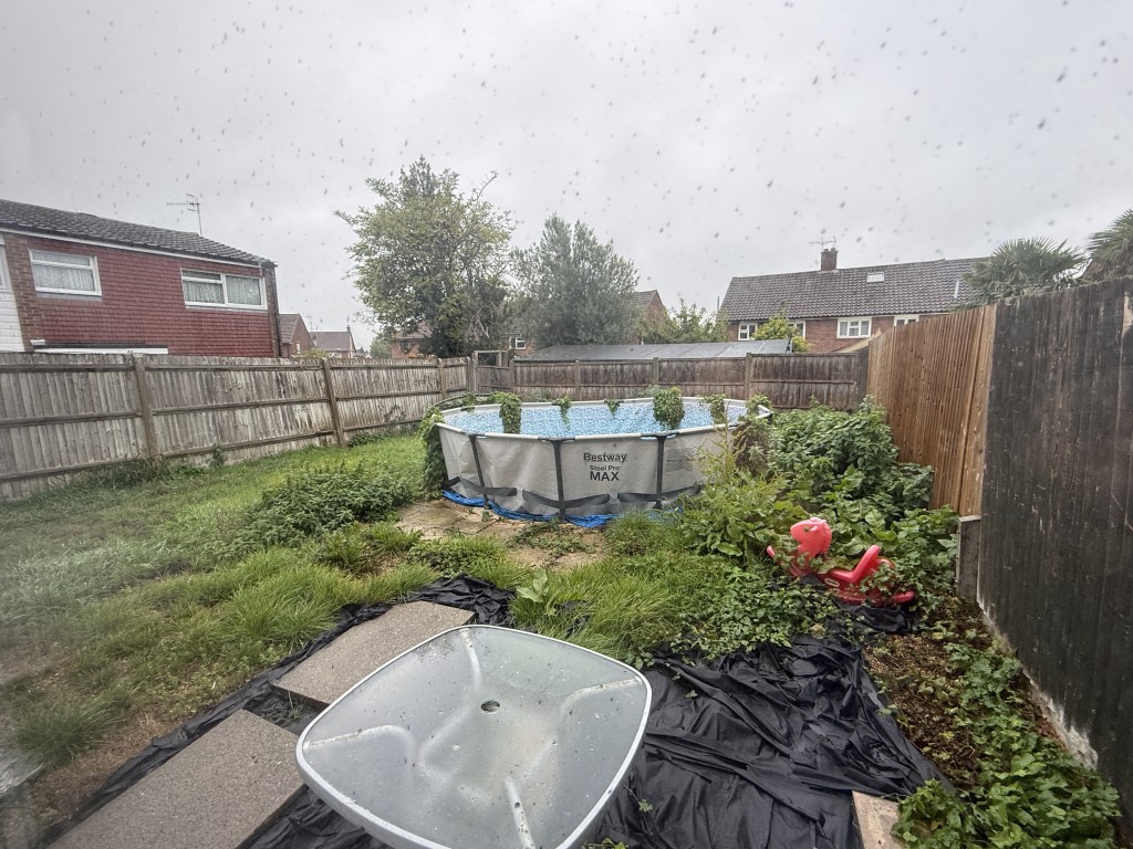 Lot: 145 - HOUSE IN NEED OF IMPROVEMENT - Rear Garden at House in Need of Improvement